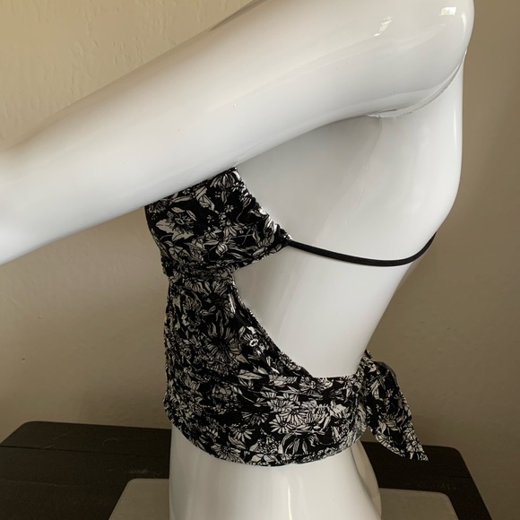 Olivaceous Wrap Tie Floral Top - Picture 6 of 7